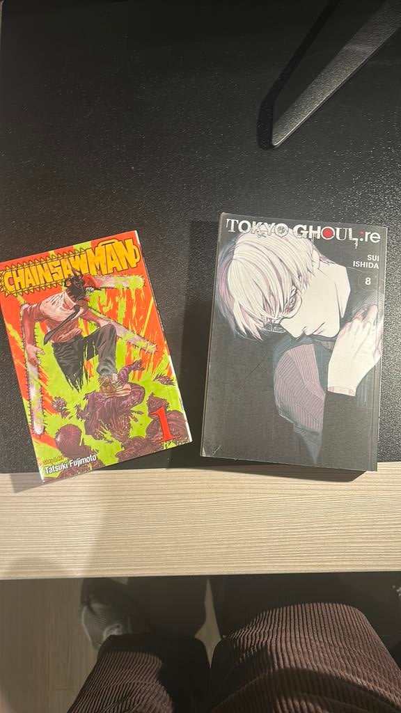 Manga volume 1 chainsawman & vol 8 tokyo ghoul:re, Boeken, Ophalen of Verzenden, Zo goed als nieuw