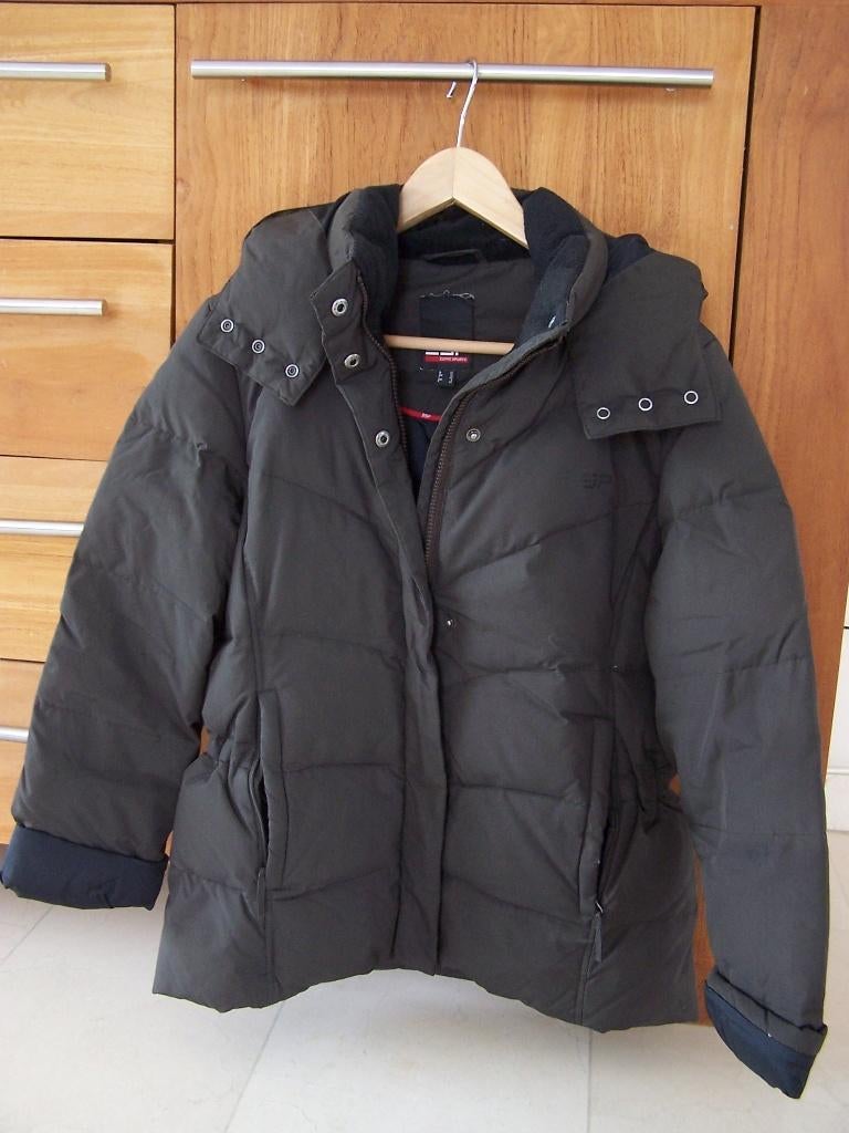 Donkerbruine winterjas met kap, Kleding | Dames, Jassen | Winter, Maat 38/40 (M), Bruin, Ophalen of Verzenden, Zo goed als nieuw