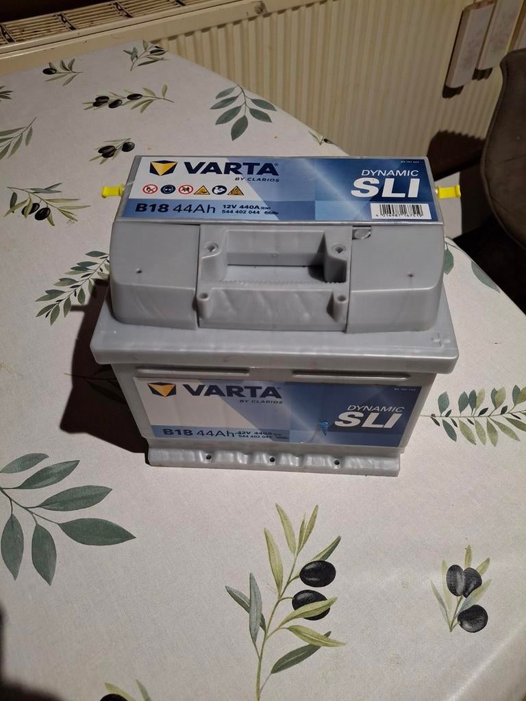 nieuwe autobatterij varta 45€, Ophalen, Nieuw