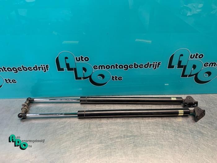 Set Gasdempers Achterklep van een Mitsubishi Grandis (Grandi, Gebruikt, -, -, Ophalen of Verzenden