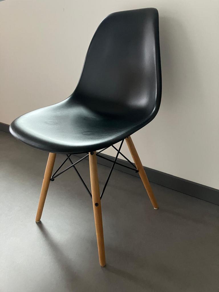 Vitra stoel, Hout, Zwart, Ophalen of Verzenden, Zo goed als nieuw