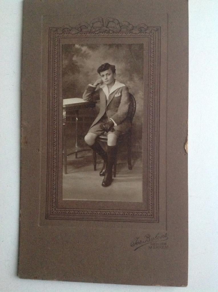 ANTIEKE  FOTO  OP  KARTON, Verzamelen, Gebruikt, Foto, Ophalen of Verzenden, Voor 1940