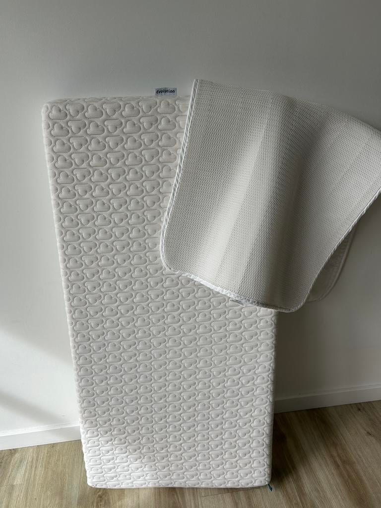 Aerosleep matras Evolution + matrasbeschermer (120x60), Ophalen, Zo goed als nieuw