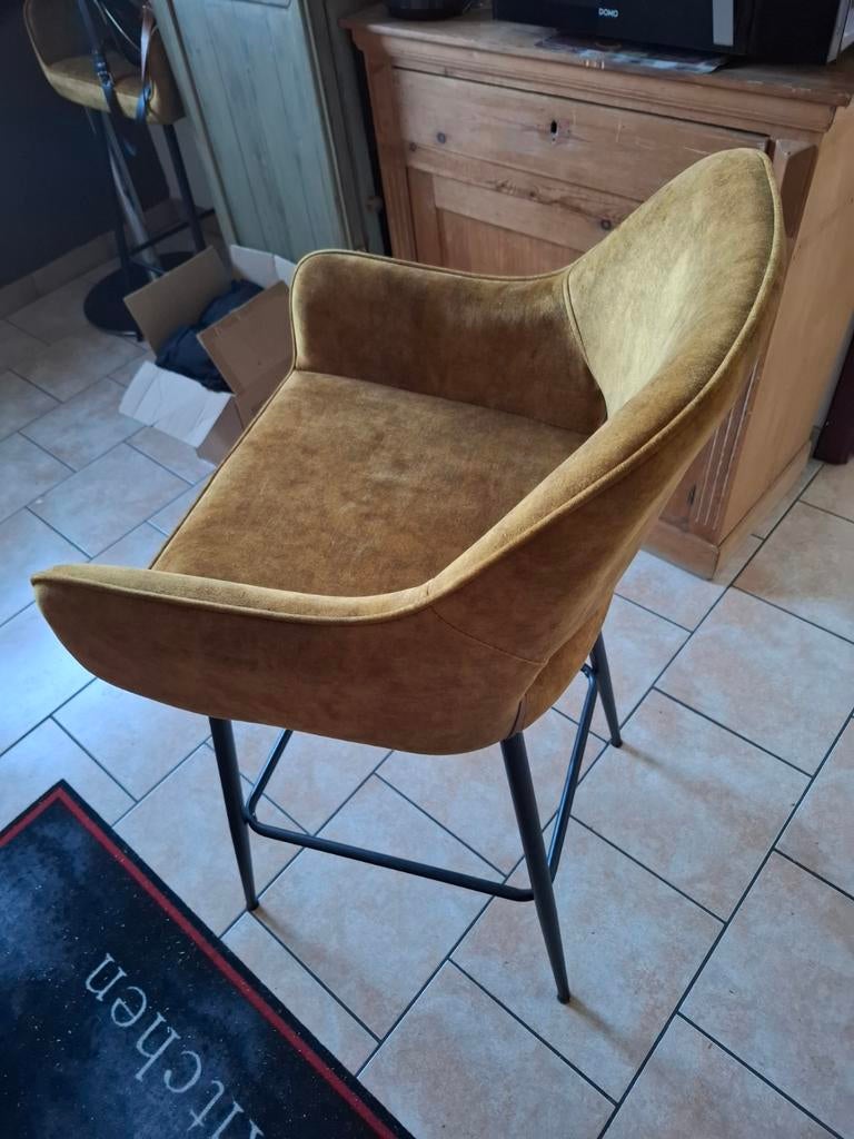 Changement de prix  Table haute et une  chaise de bar, Maison & Meubles, Enlèvement, Deux