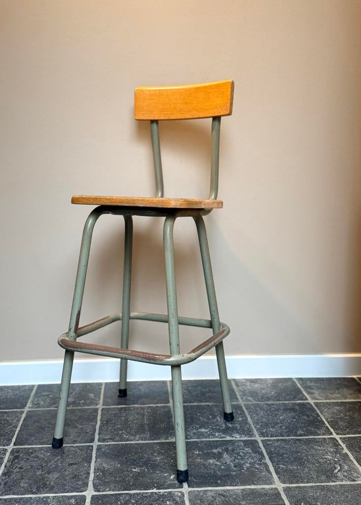 chaises de laboratoire scolaires vintage, Avec repose-pieds, Enlèvement, Utilisé, Bois