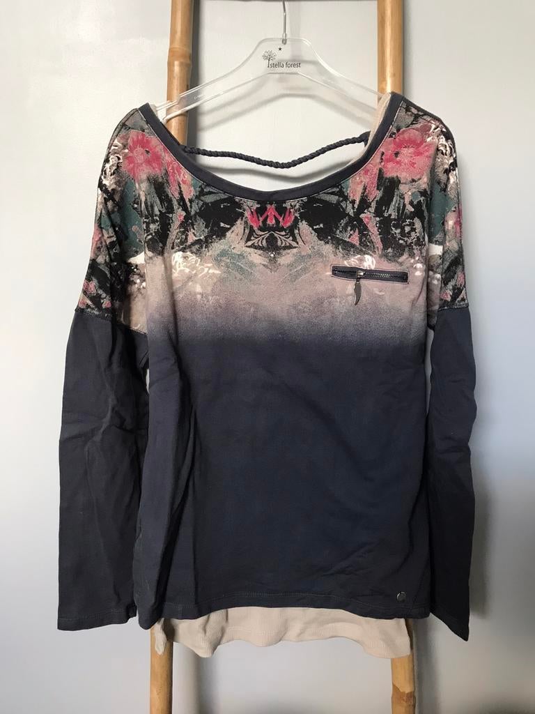 Garcia marineblauwe trui met patronen en beige top. Maat M, Garcia, Gedragen, Maat 38/40 (M), Blauw