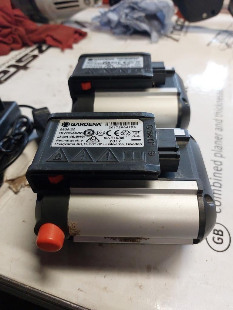 2 accu s voor gardena machine 18v, Tuin en Terras, Grastrimmers, Ophalen, Gebruikt