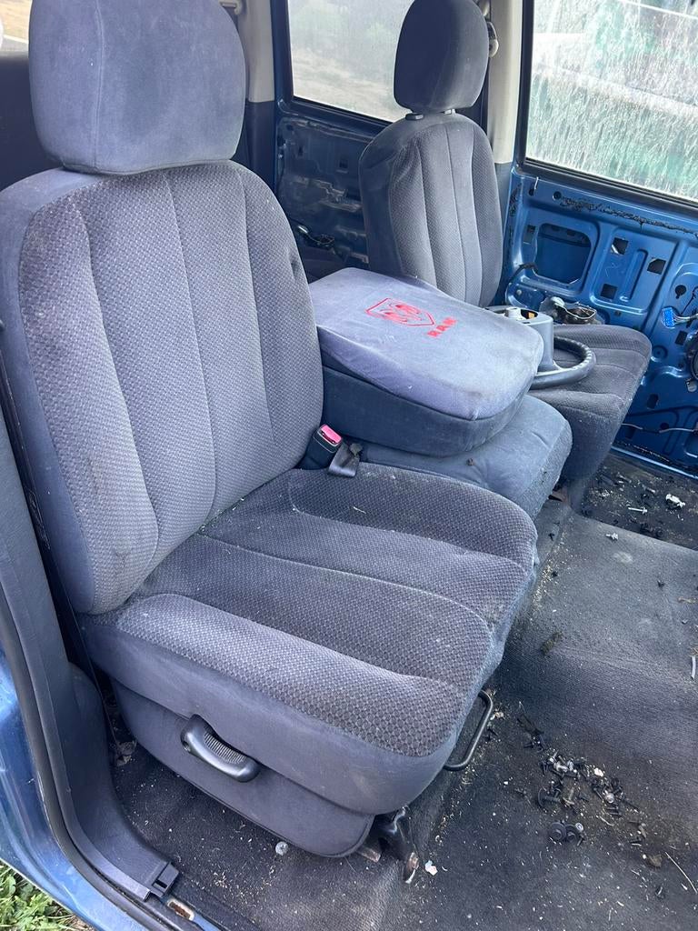 Sieges dodge ram 2002-2006, Enlèvement, Dodge