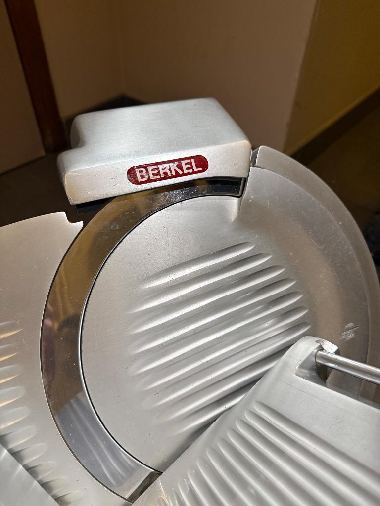 Trancheuse Berkel lame 30 cm, Articles professionnels, Enlèvement, Neuf, dans son emballage, Boulangerie et Boucherie