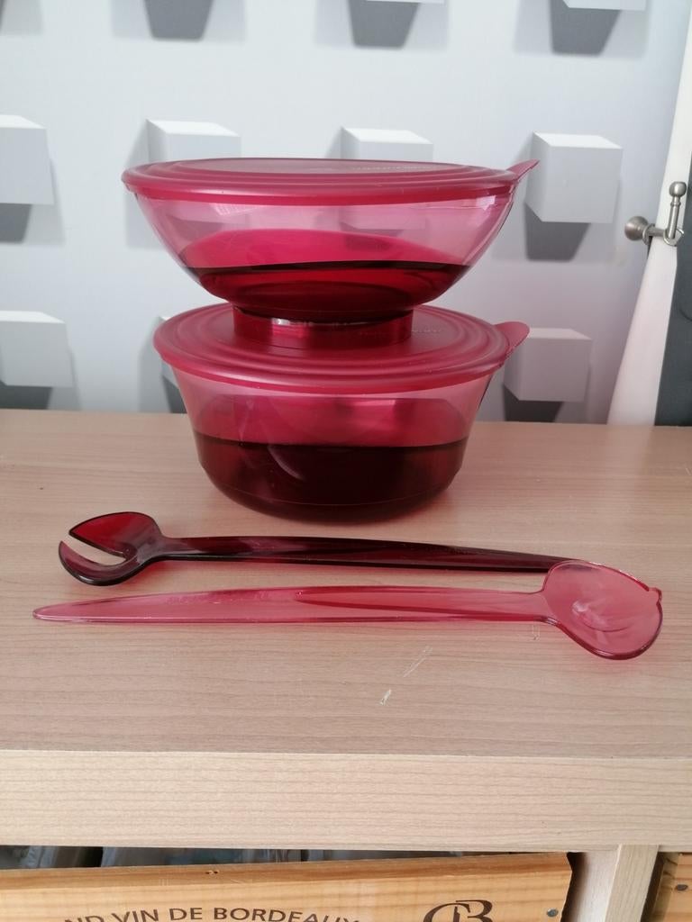 Tupperware 2 slakommen met bestek. Rood. 2,3 en 1,5 L, Ophalen of Verzenden, Gebruikt, Rood
