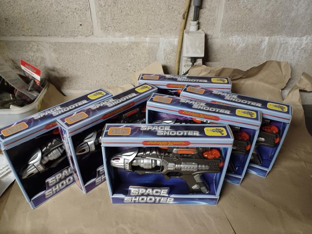 6 nieuw verpakt Space Shooter-speelgoed: 15€ voor de 6, Ophalen