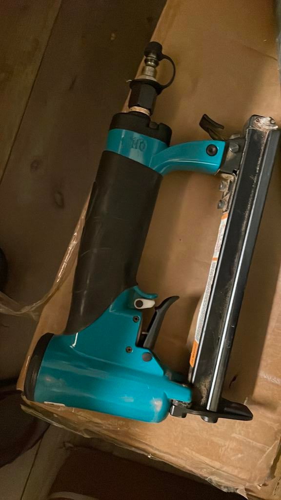 Nietjes machine op luchtdruk, Doe-het-zelf en Bouw, Ophalen of Verzenden, Zo goed als nieuw