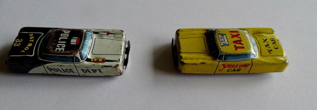 2 petites voitures vintage en tôle peinte, Enlèvement, Utilisé