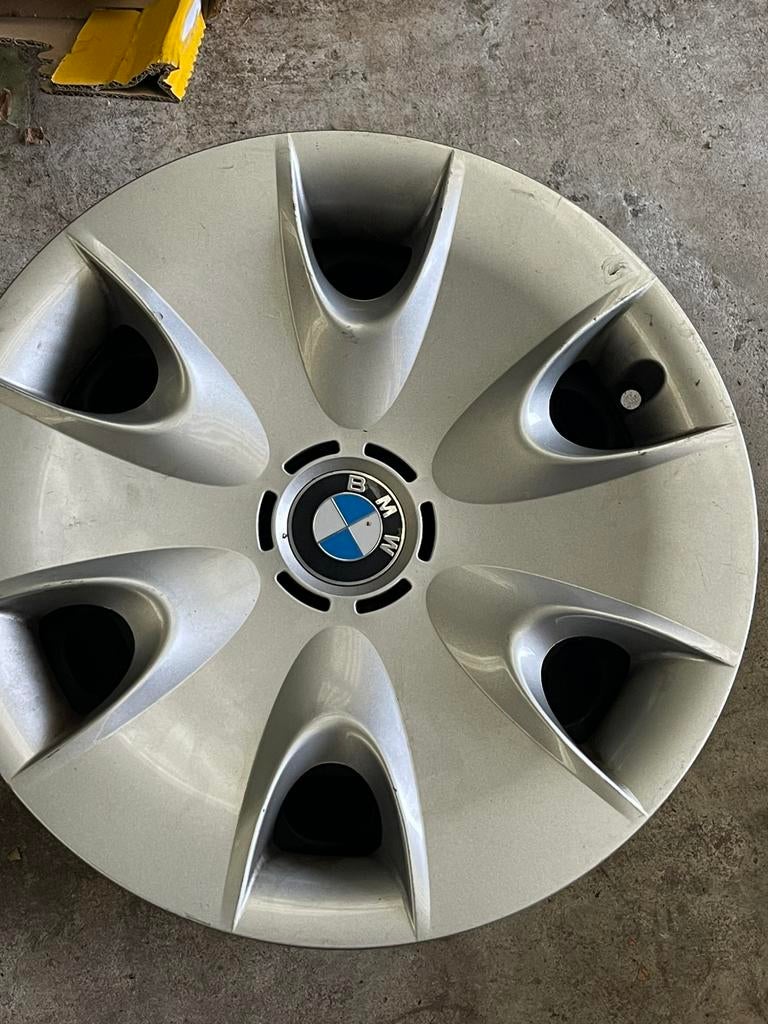 Originele Stalen velgen 16" bmw met wieldeksels E81, Auto-onderdelen, Banden en Velgen, Ophalen, Bestelwagen, Velg(en), 16 inch