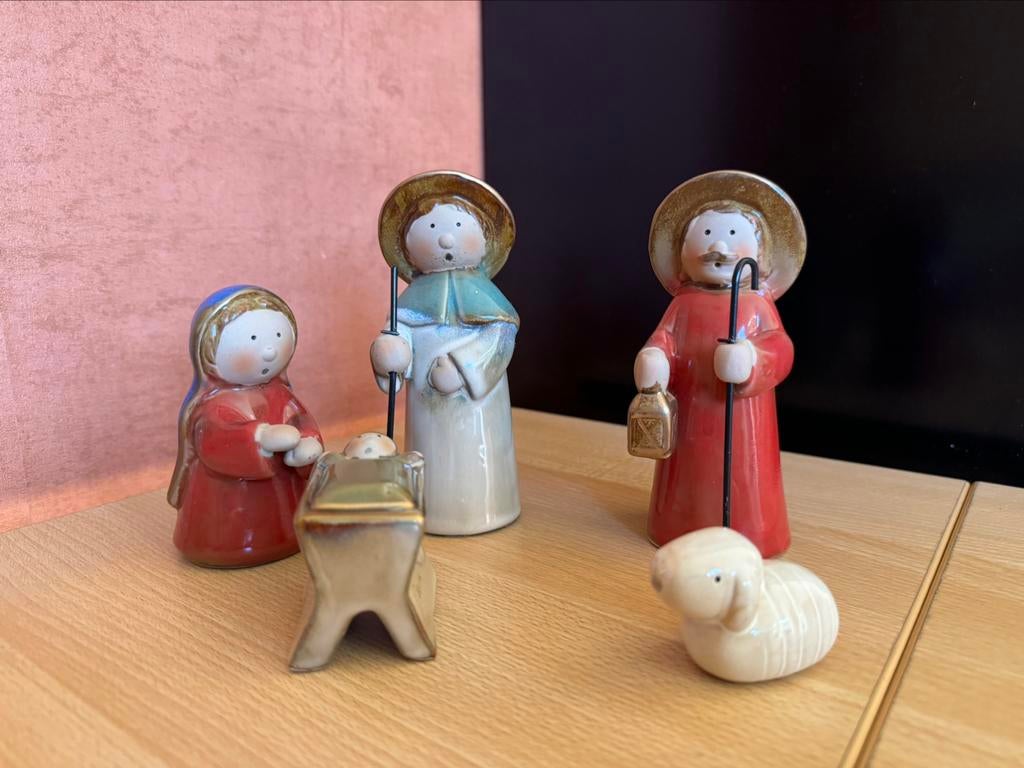 Kerstbeeldjes in keramiek 14 cm, Diversen, Kerst, Ophalen, Zo goed als nieuw