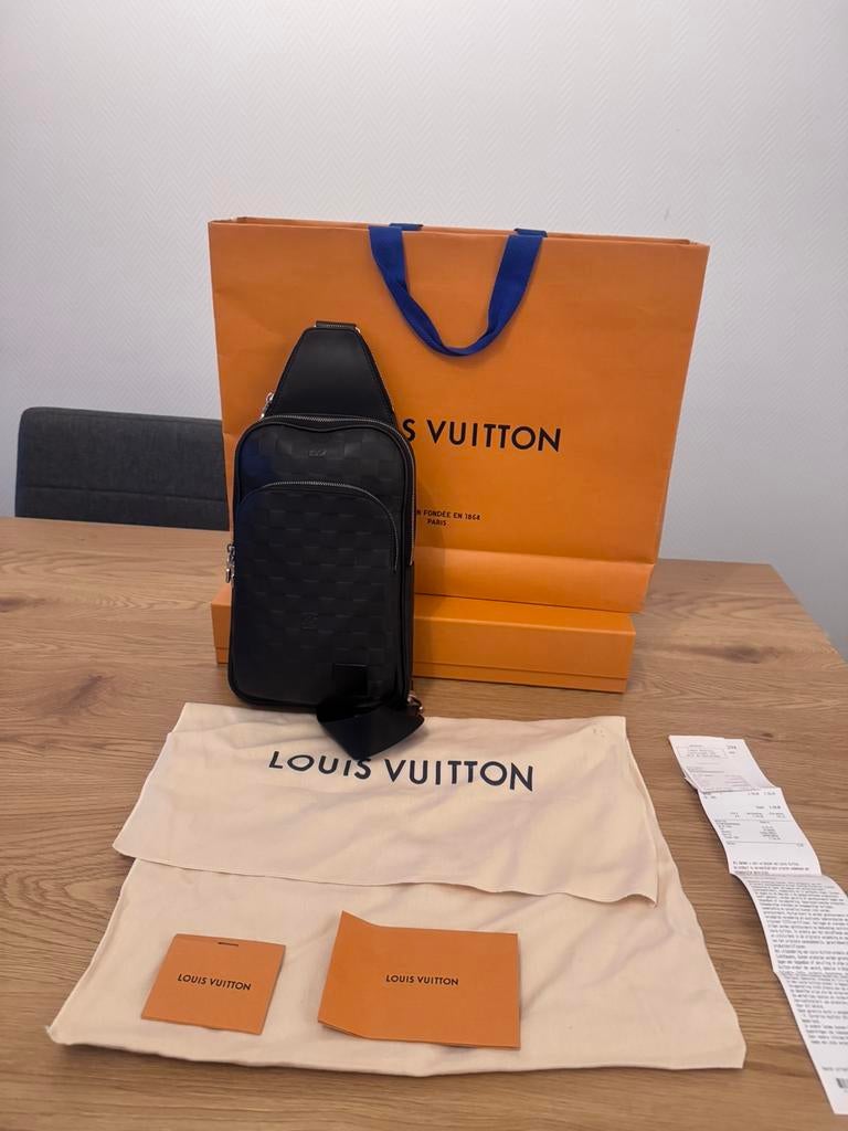 Louis Vuitton Sling Bag – Damier Infini – Zwart, Bijoux, Sacs & Beauté, Sacs | Sacs à bandoulière, Noir, Enlèvement ou Envoi