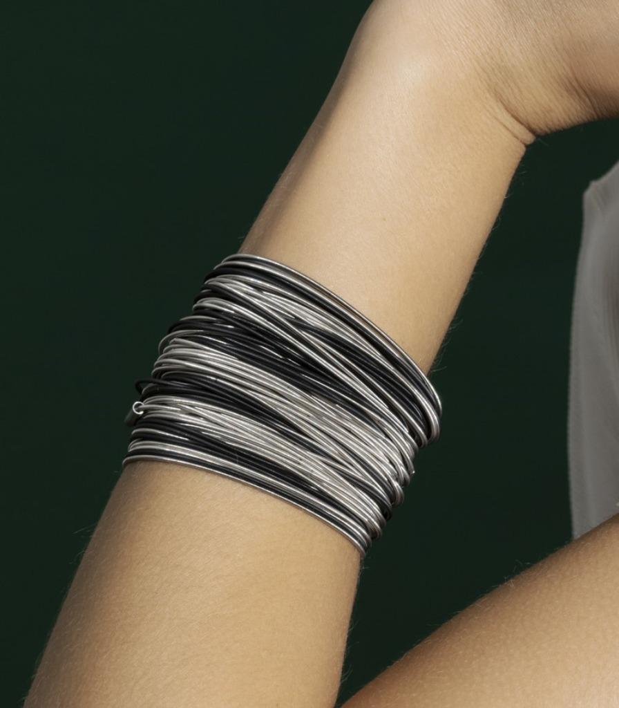 Bracelet de 50 pièces noir et argenté Sarah Pacini neuf, Bijoux, Sacs & Beauté, Enlèvement ou Envoi, Neuf, Noir, Élastique