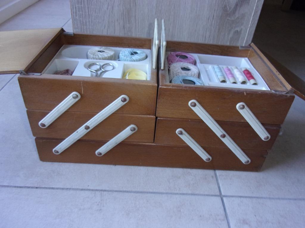 travailleuse vintage avec ses accessoires, Hobby & Loisirs créatifs, Couture & Fournitures, Enlèvement ou Envoi, Utilisé