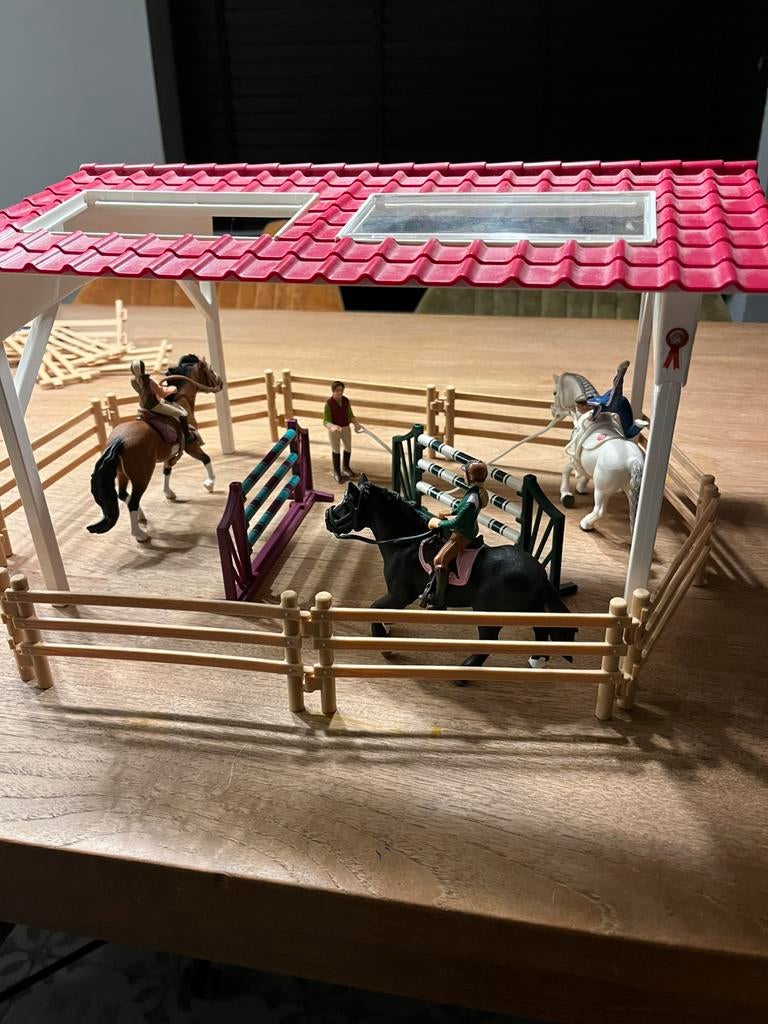 Sleich paarden rijpiste, Ophalen, Zo goed als nieuw