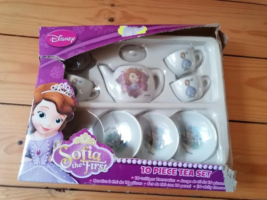 Disney Sofia, le premier service à thé pour poupées en porce, Enlèvement