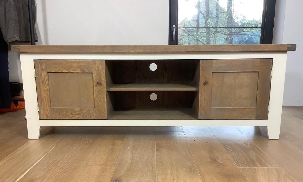 Massief eiken tv-meubel, tv-kast Rivièra Maison stijl, Huis en Inrichting, Kasten |Televisiemeubels, Zo goed als nieuw, Eikenhout