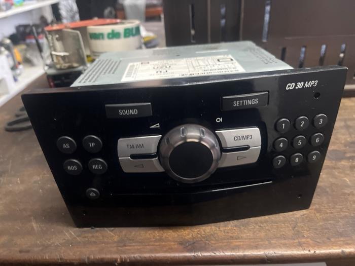Radio/Lecteur CD d'un Opel Corsa, Autos : Pièces & Accessoires, Électronique & Câbles, Opel, Utilisé, 3 mois de garantie, Enlèvement ou Envoi