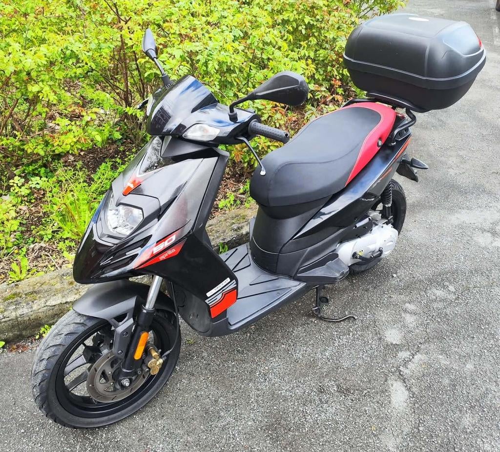 Aprilia SR motars 50cc, Vélos & Vélomoteurs, Scooters | Yamaha, Comme neuf, Classe B (45 km/h), Enlèvement, Essence