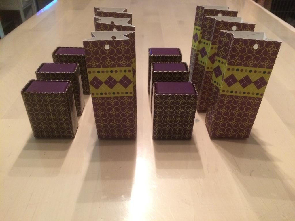 Bordeaux doosjes met limoengroene bol collectie UITVERKOOP, Ophalen of Verzenden, Nieuw, Kraamcadeau