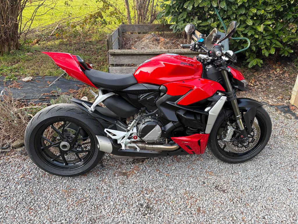 Ducati streetfighter v2 2023