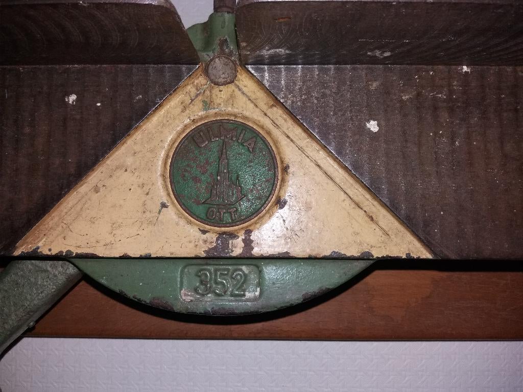 SCIE A ONGLET ULMIA 352, Enlèvement, Utilisé