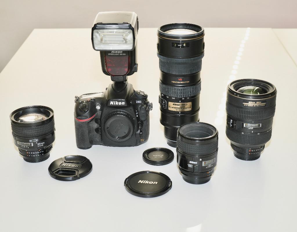 Nikon D800 set met 4 nikkor lenzen en 1 Nikon flits, Ophalen, Zo goed als nieuw, Spiegelreflex, Nikon