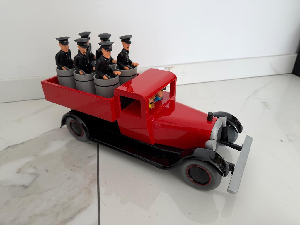 De politietruck van Aroutcheff Tintin, Ophalen, Kuifje, Zo goed als nieuw, Beeldje of Figuurtje