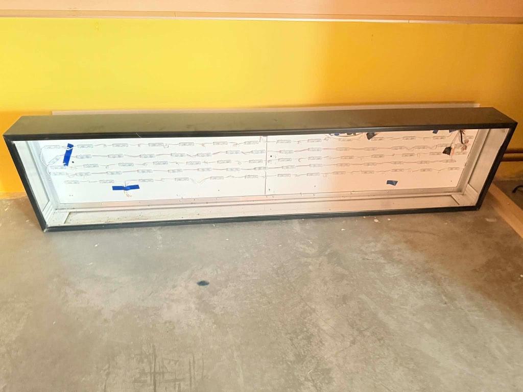 Grote lichtbak voor aan de gevel, Ophalen