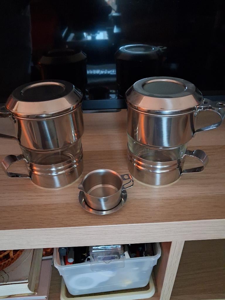 2 koffiefilter tassen en melkpotje, Ophalen, Zo goed als nieuw, Glas, Kop(pen) en/of Schotel(s)