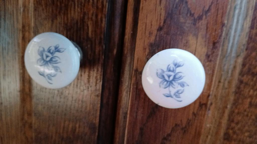 Knop porselein 32 mm met blauwe bloem, Ophalen, Zo goed als nieuw, Minder dan 50 mm, Overige typen