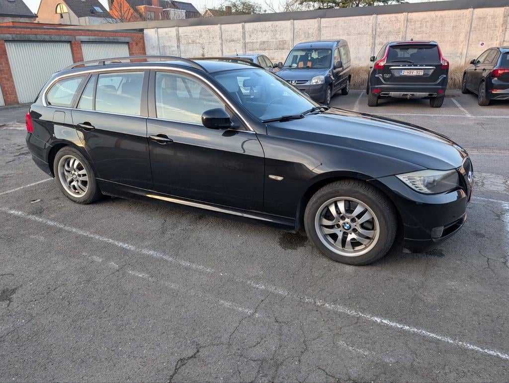 BMW 318d Touring zwart, Autos, BMW, Achat, Attache-remorque, Noir, Particulier