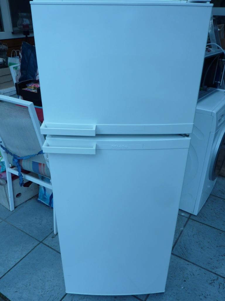 Koelkast met aparte vriezer, merk Miele, heel goede staat, Comme neuf, 200 litres ou plus, 45 à 60 cm, Avec congélateur séparé