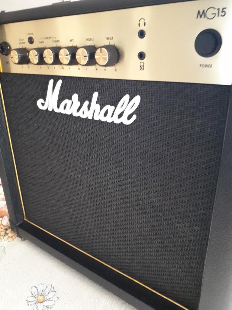 gitaarversterker marshall mg15, Muziek en Instrumenten, Versterkers | Bas en Gitaar, Ophalen, Zo goed als nieuw