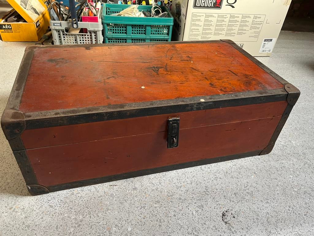 Oude Koffer: maat: L= 1,05 m. Br= 65,50cm H= 47 cm, Ophalen, Gebruikt, 100 tot 150 cm, Minder dan 50 cm
