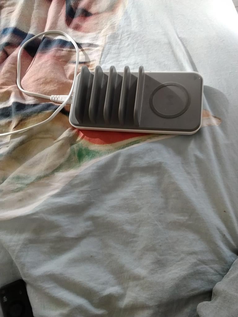 Oplaadstation plus USB poorten ., Caravans en Kamperen, Luchtbedden, Ophalen