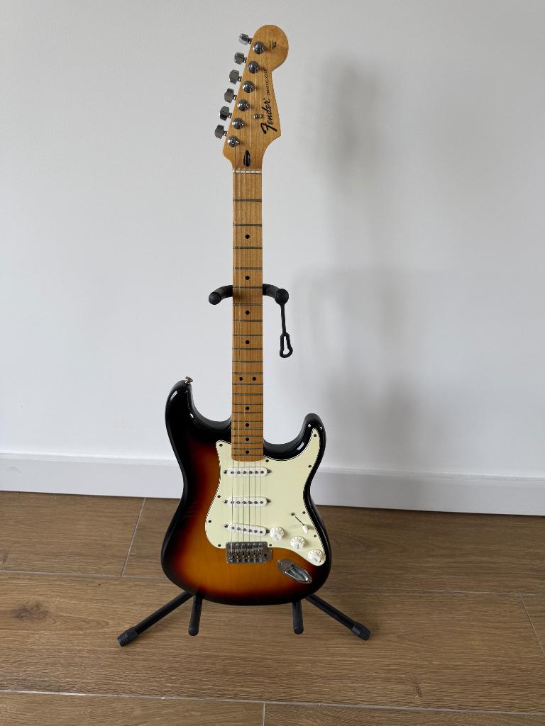 Fender Stratocaster Sunburst MIM, Muziek en Instrumenten, Ophalen, Zo goed als nieuw, Solid body, Fender
