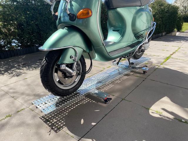 Motor /scooter trolley / verrijdbare (motor) scooterbok, Auto diversen, Velgenbomen, Ophalen, Zo goed als nieuw