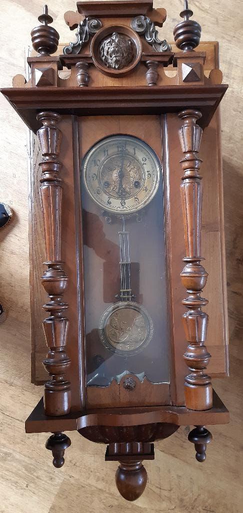 Horloge ancienne, Enlèvement