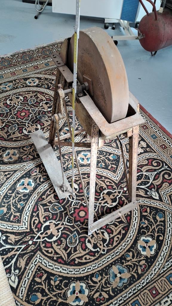 Water slijpmolen water slijpsteen beitel of messen slijper, Antiek en Kunst, Ophalen