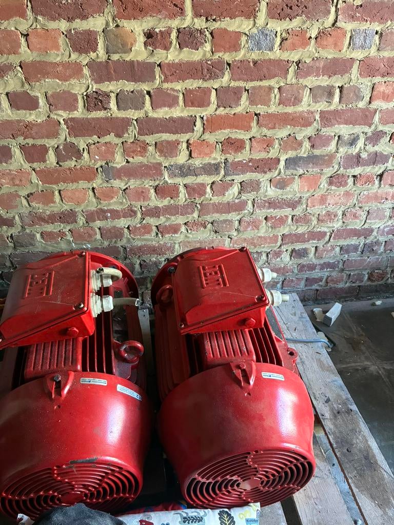 Industriële elektromotor + hogedrukpomp (2 sets beschikbaar), Zakelijke goederen, Machines en Bouw | Industrie en Techniek, Ophalen