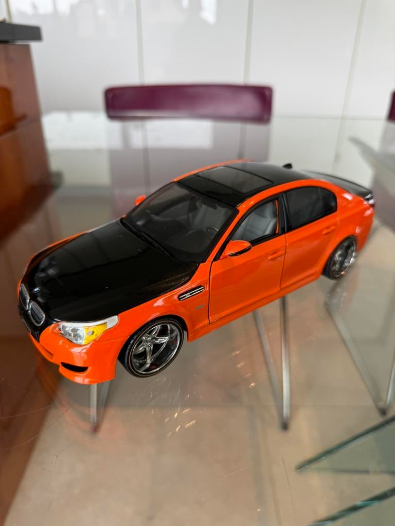 Rare BMW M5 E60 1:18 nickel sans boite, Enlèvement ou Envoi, Comme neuf, Voiture, Maisto