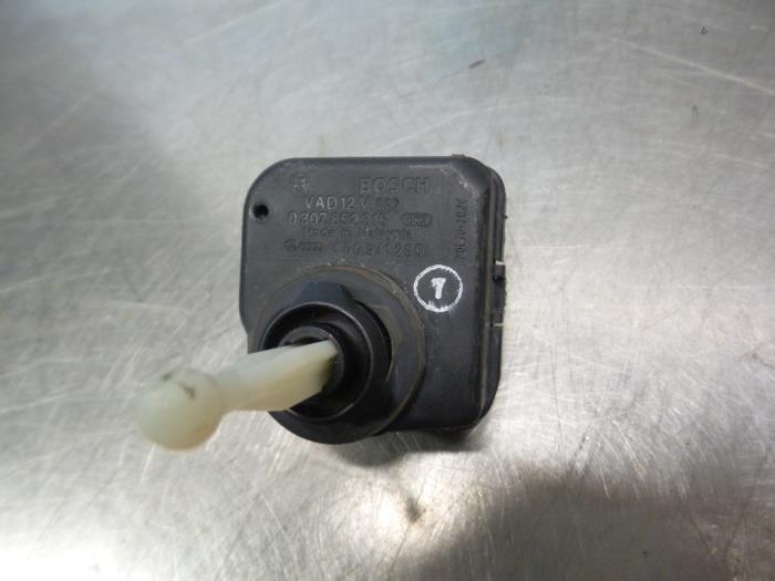 Moteur phare d'un Audi A8 (A8 94-), -, Audi, Utilisé, -