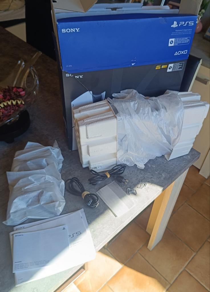 Playstation 5 Slim édition digital 1T 2 manettes, Games en Spelcomputers, Spelcomputers | Sony PlayStation 5, Ophalen, Playstation 5