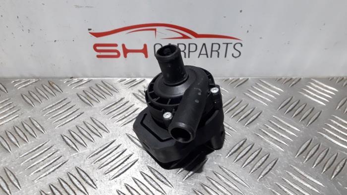 Pompe à eau supplémentaire d'un Mercedes 280SL-500SLC, -, 3 mois de garantie, Utilisé, -