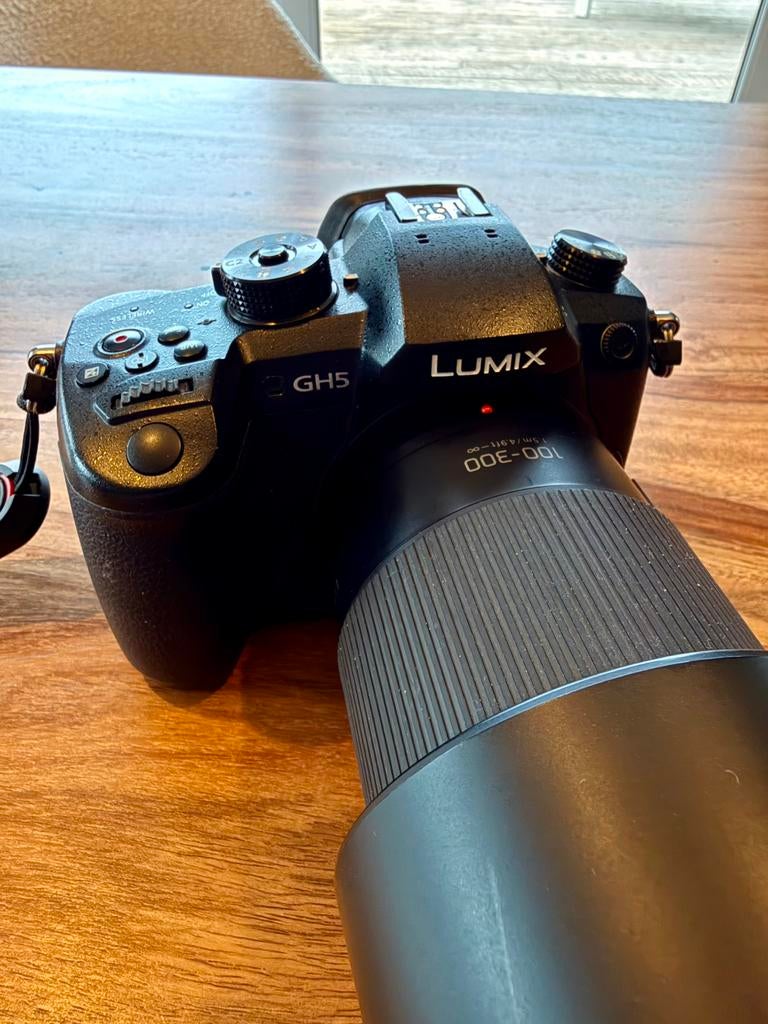 Panasonic Lumix GH5 + Lumix 100-300, TV, Hi-fi & Vidéo, Appareils photo numériques, Enlèvement, Comme neuf